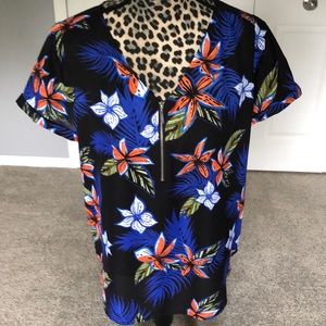Very cute floral shirt sleeve half zip blouse